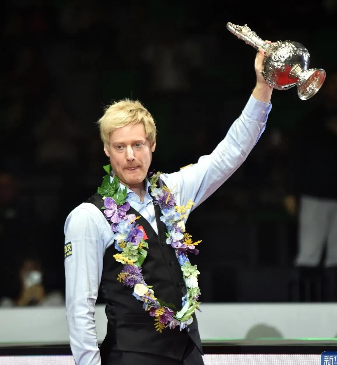 他必须用更 他必须用更