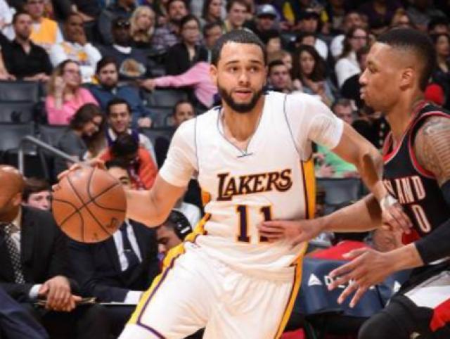 远在硬仗中 远在硬仗中